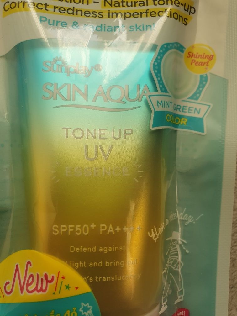 Sunplay Skin Aqua Tone Up UV essence spf 50+ mint green