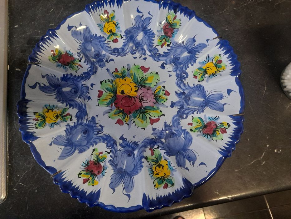 Vendo prato antigo pintado a mão