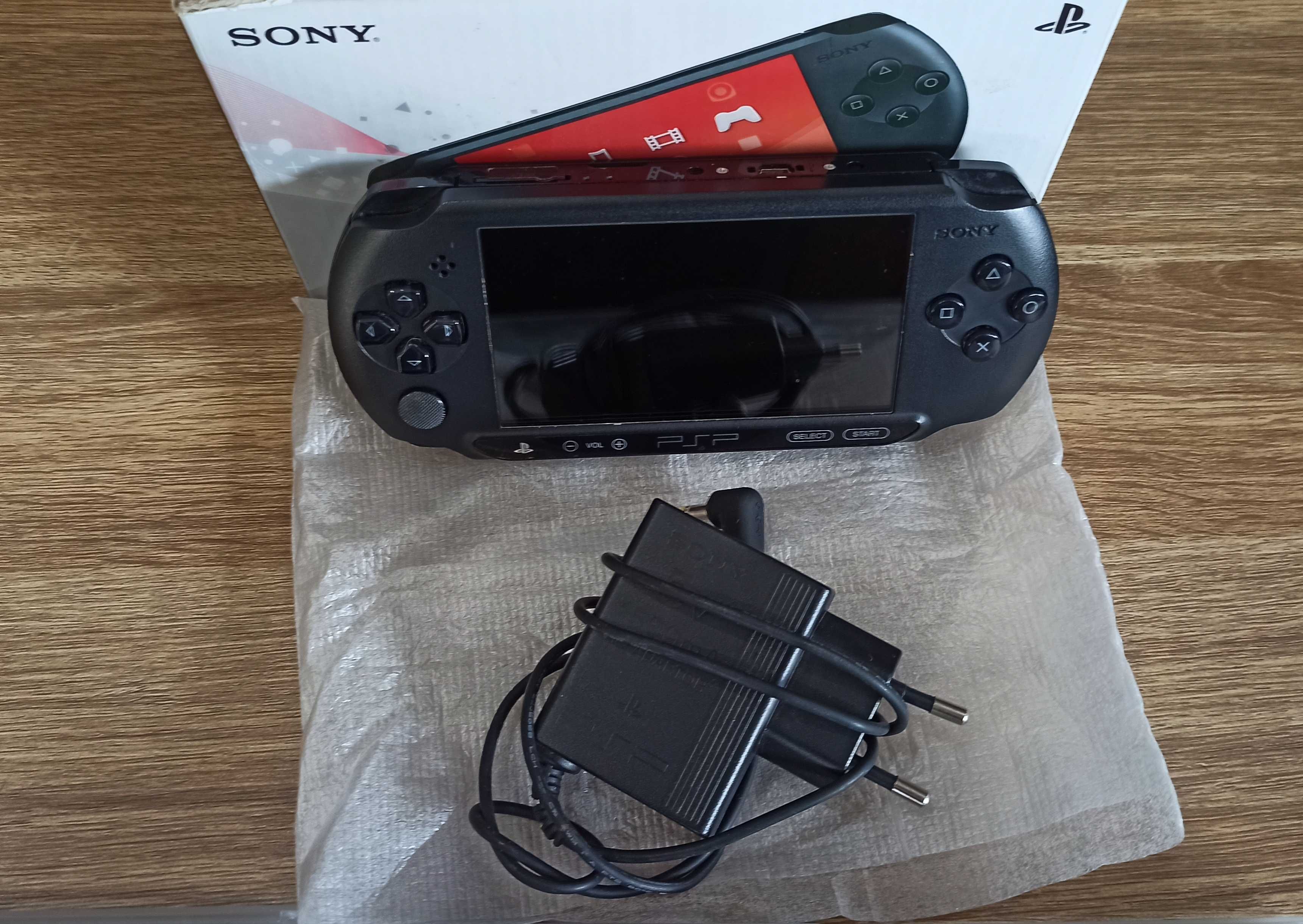 PSP-E-1004 konsola sony/Stan Bardzo Dobry/Pokrowiec/Karta pamięci