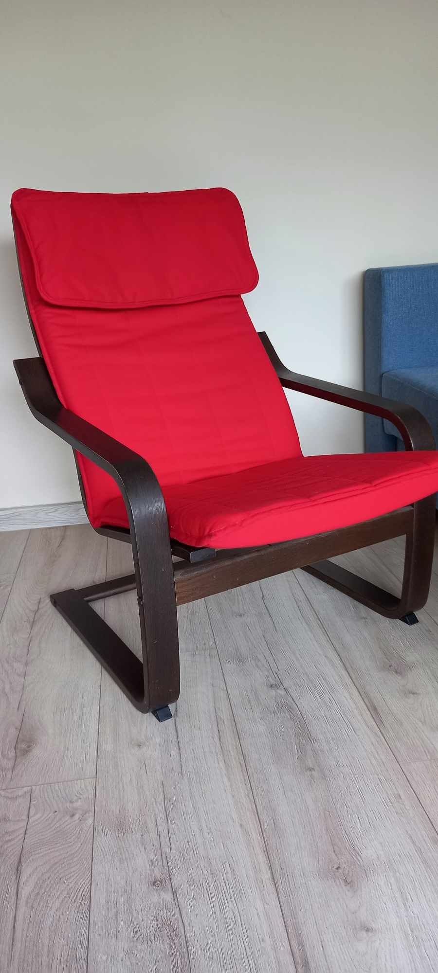 Fotel Poang IKEA beżowy i czerwony pokrowiec