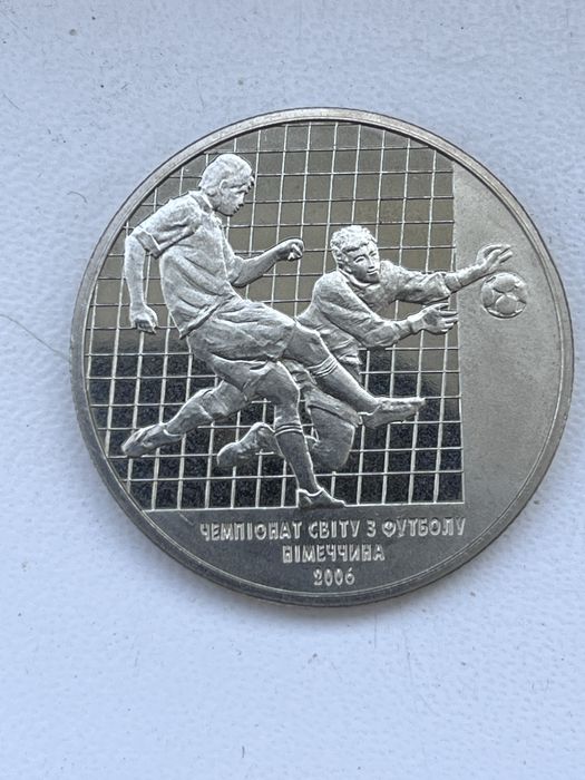 Монети України 5 грн( Балаклаві 2500 р), та 2 грн (ЧМФ 2006)