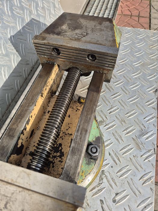 Konkretne imadło maszynowe 160 mm obrotowe  okazja!