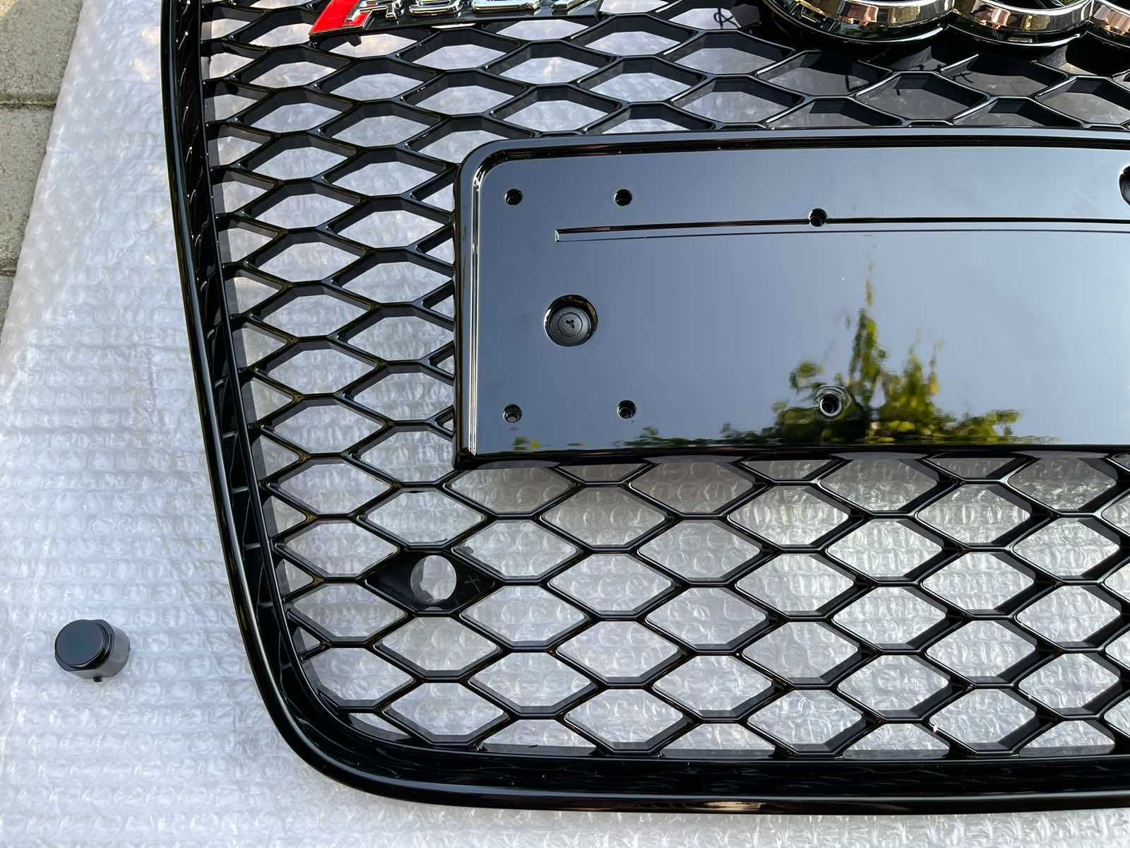 Решетка радиатора Audi Q7 4L тюнинг решітка стиль RS (чорна)