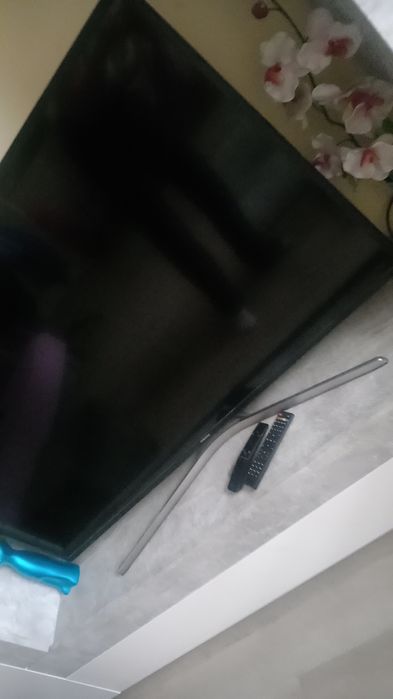 Telewizor samsung 50 cali z dwoma pilotami bez uszkodzeń