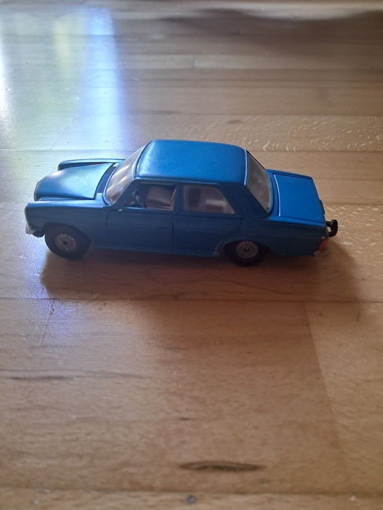 Модель авто 1/43