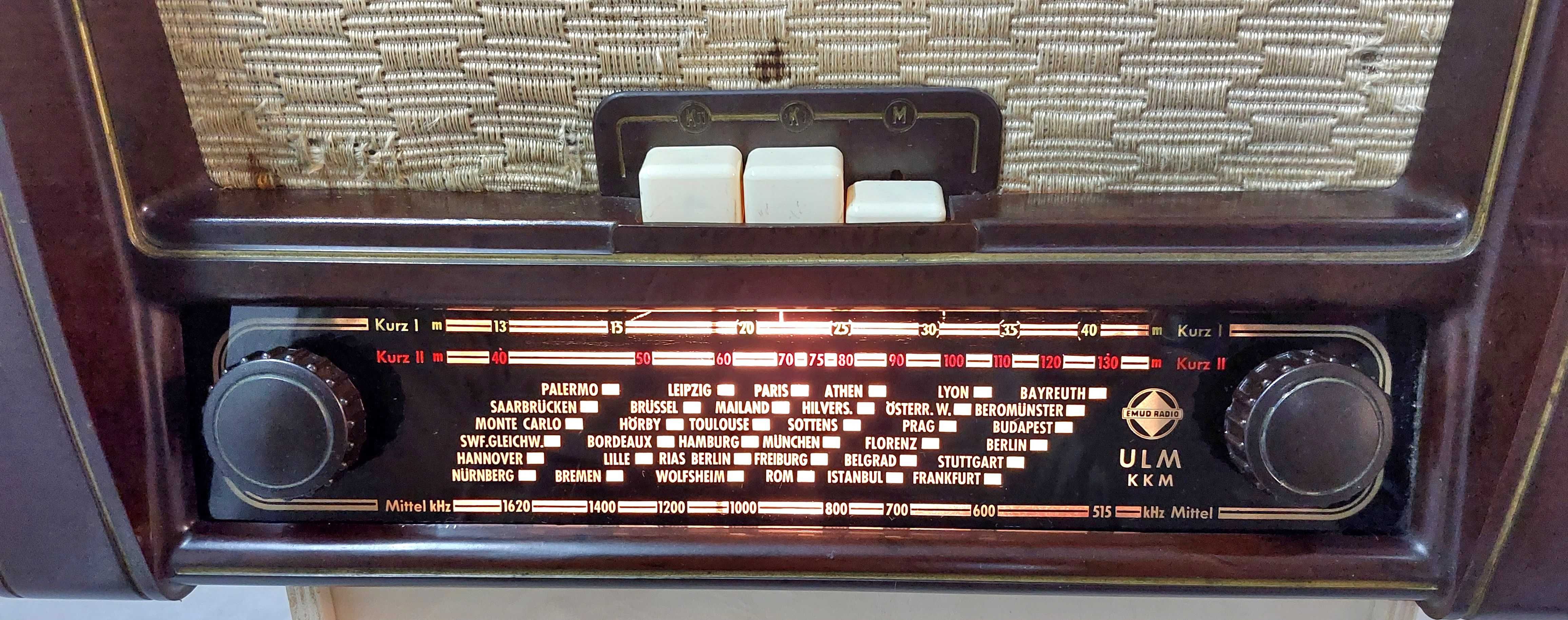 Rádio antigo EMUD