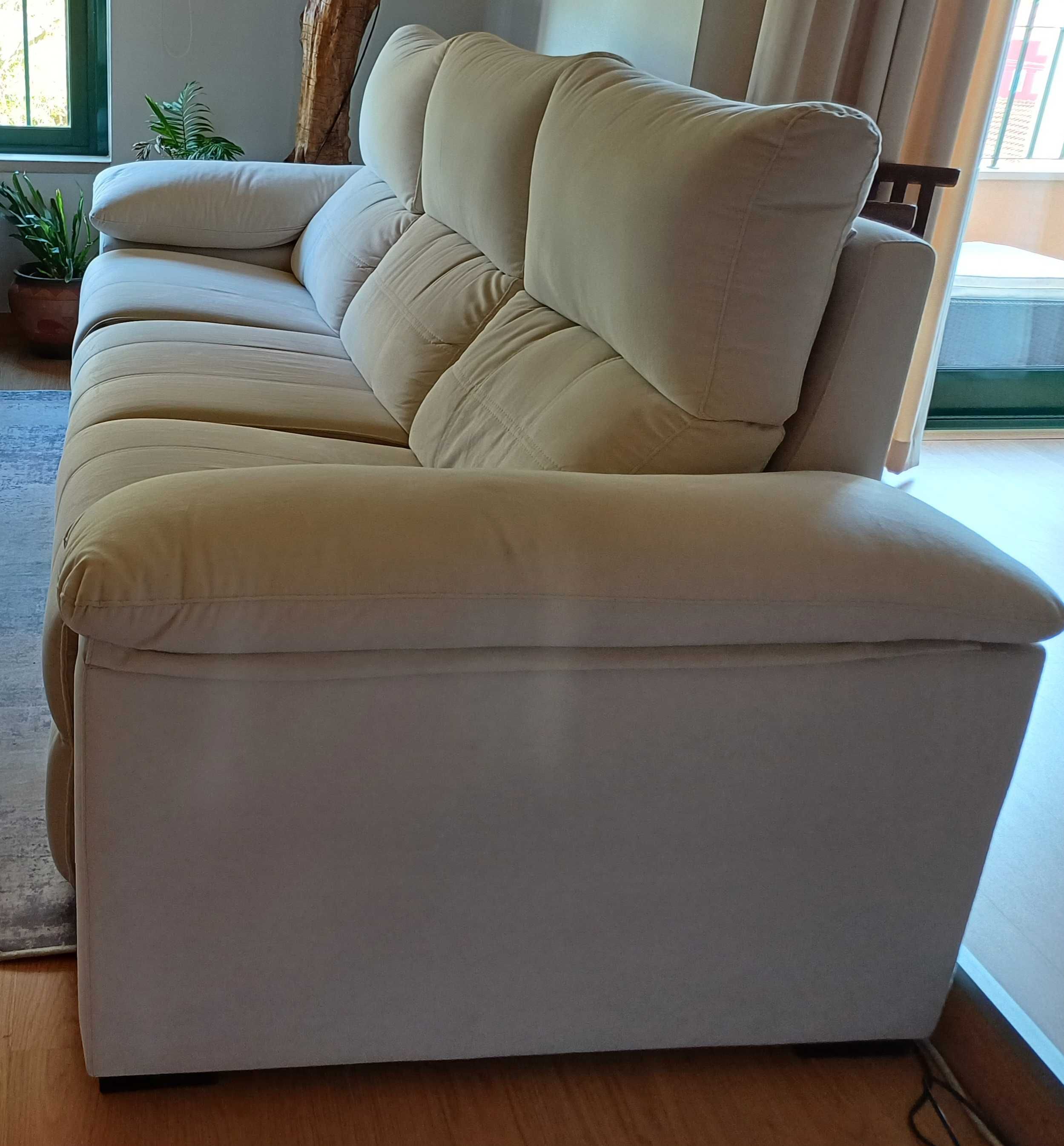 Sofá de 3 lugares com 2 relax elétricos