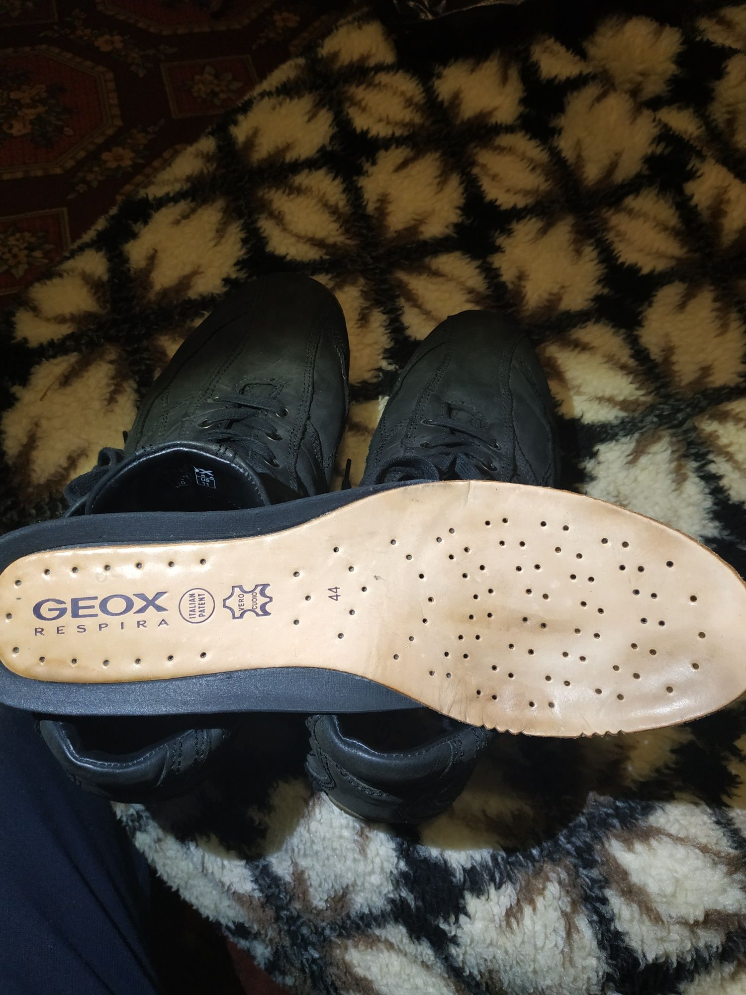 Продам кроссовки GEOX RESPIRA 44