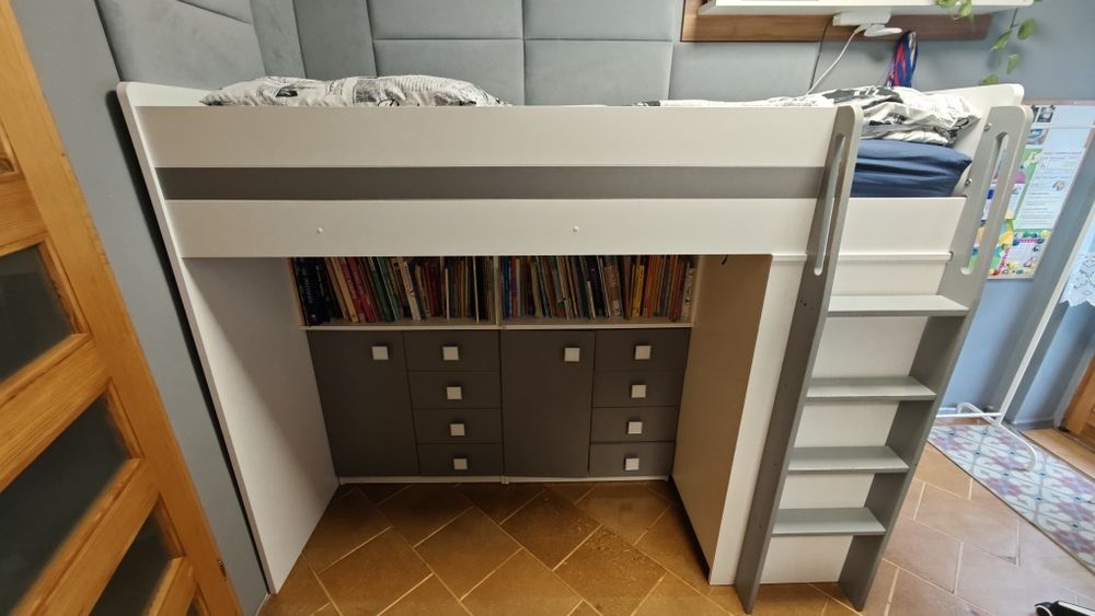 Łóżko piętrowe dziecięce 90x200 biurko 50x110, stan bardzo dobrym