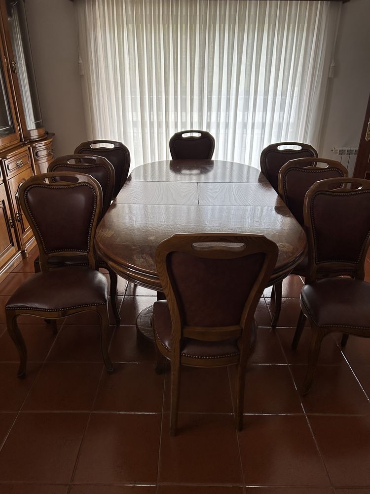 Mesa de sala de jantar usada c/ 8 cadeiras