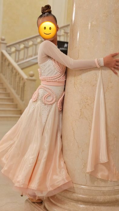 Продаємо бальну сукню