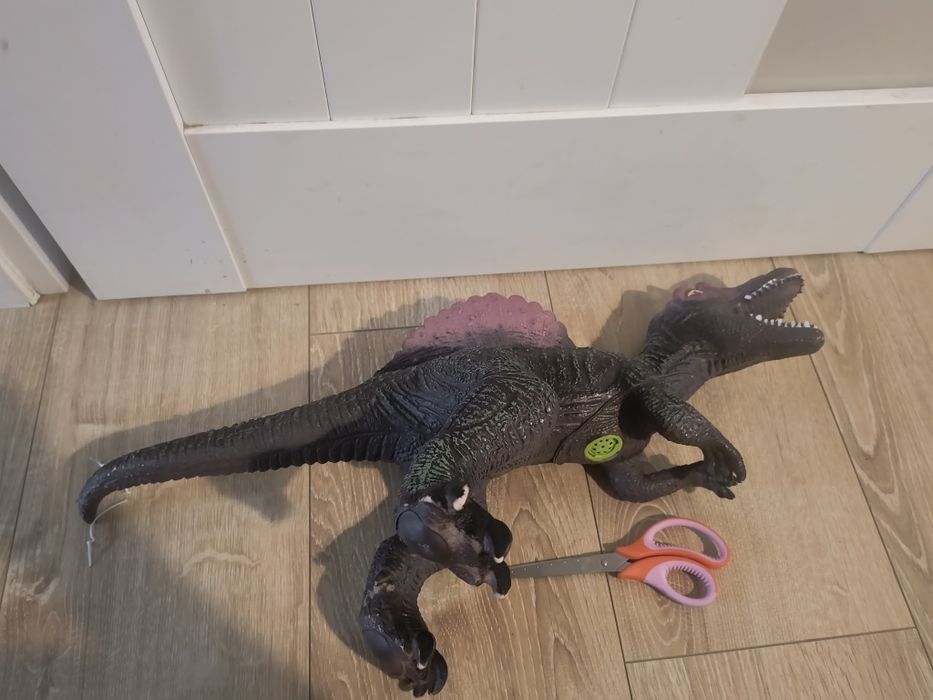 Spinozaur dinozaur gumowy