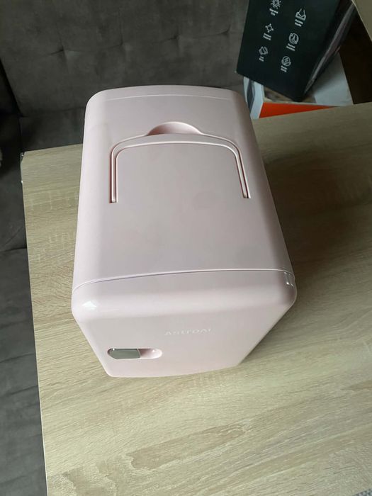 портативний холодильник об’ємом 4 літри