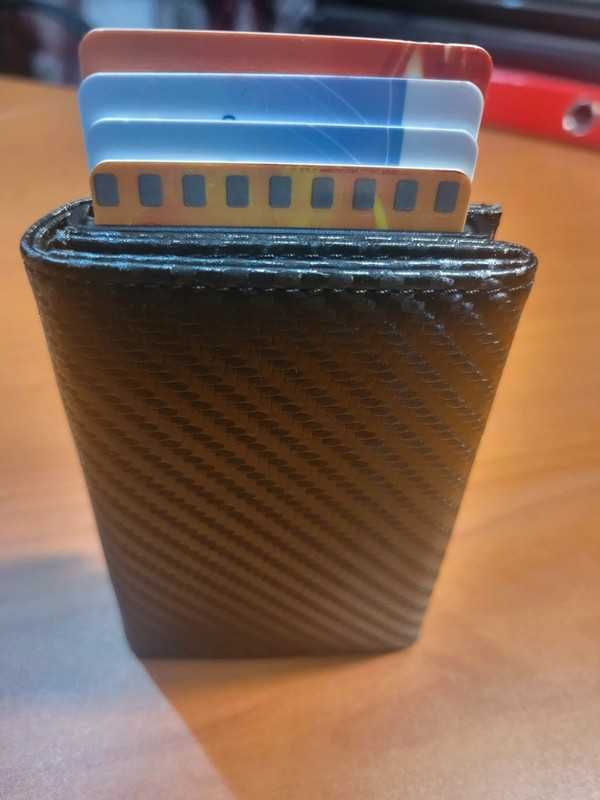 Carteira RDFI Carbon preta. Magnética. Nova. Excelente oportunidade