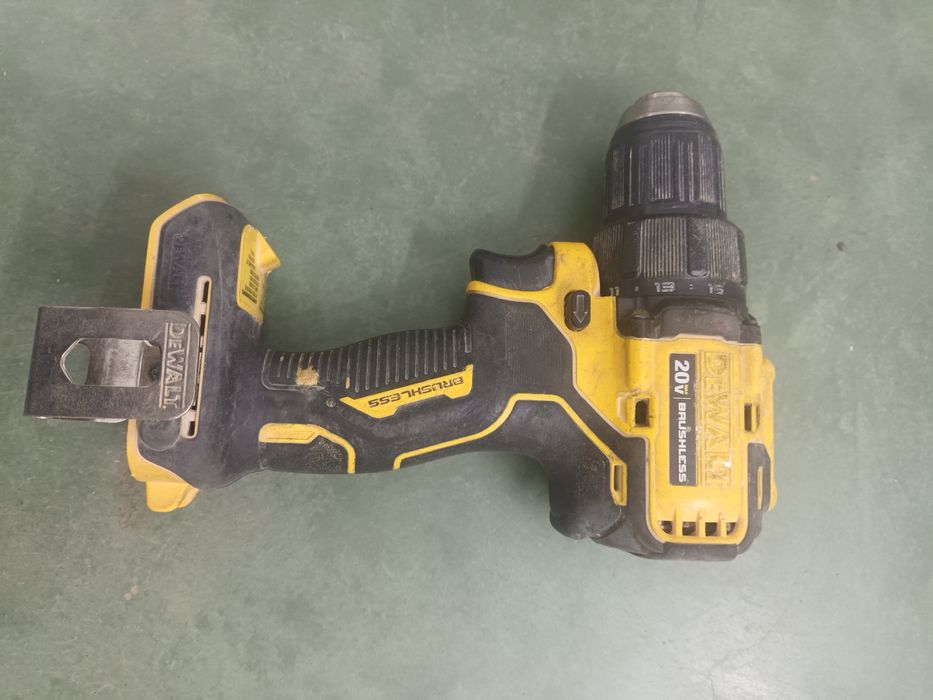 Продам шурік dewalt dcd 708