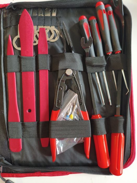 Ściągacze do tapicerki - demontażu