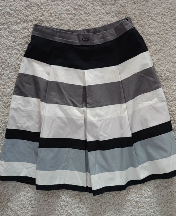 Spódnica damska SIMPLE rozkloszowana w paski rozmiar S