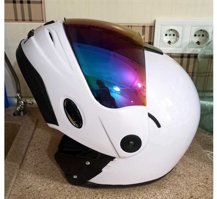 Шлемы разные, зима-лето.