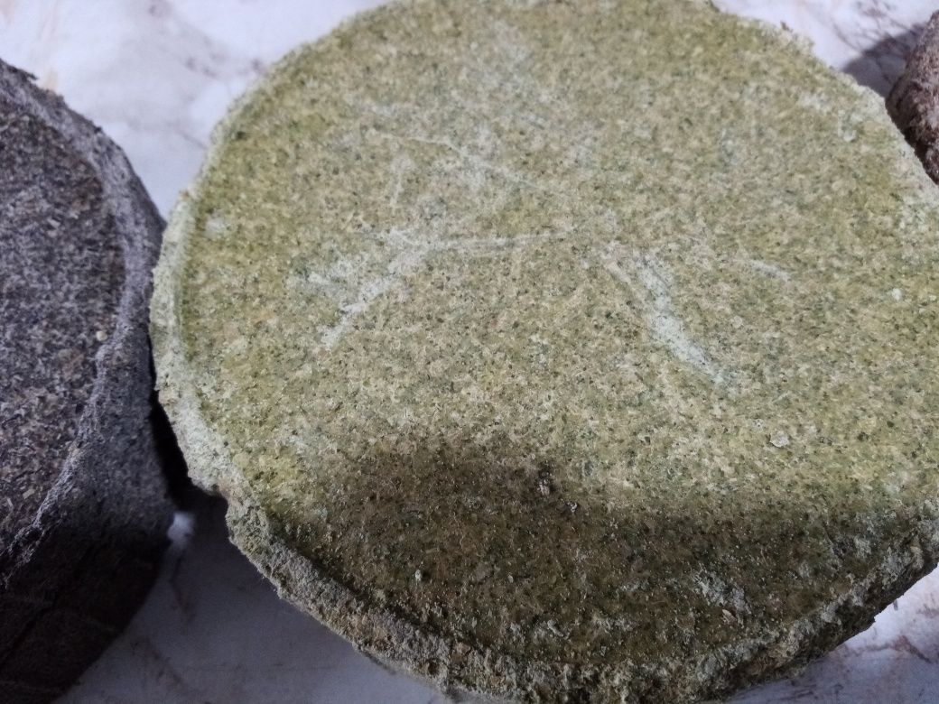 Продам макуху для риболовлі.