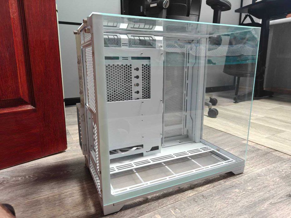 Корпус Lian Li O11 Vision