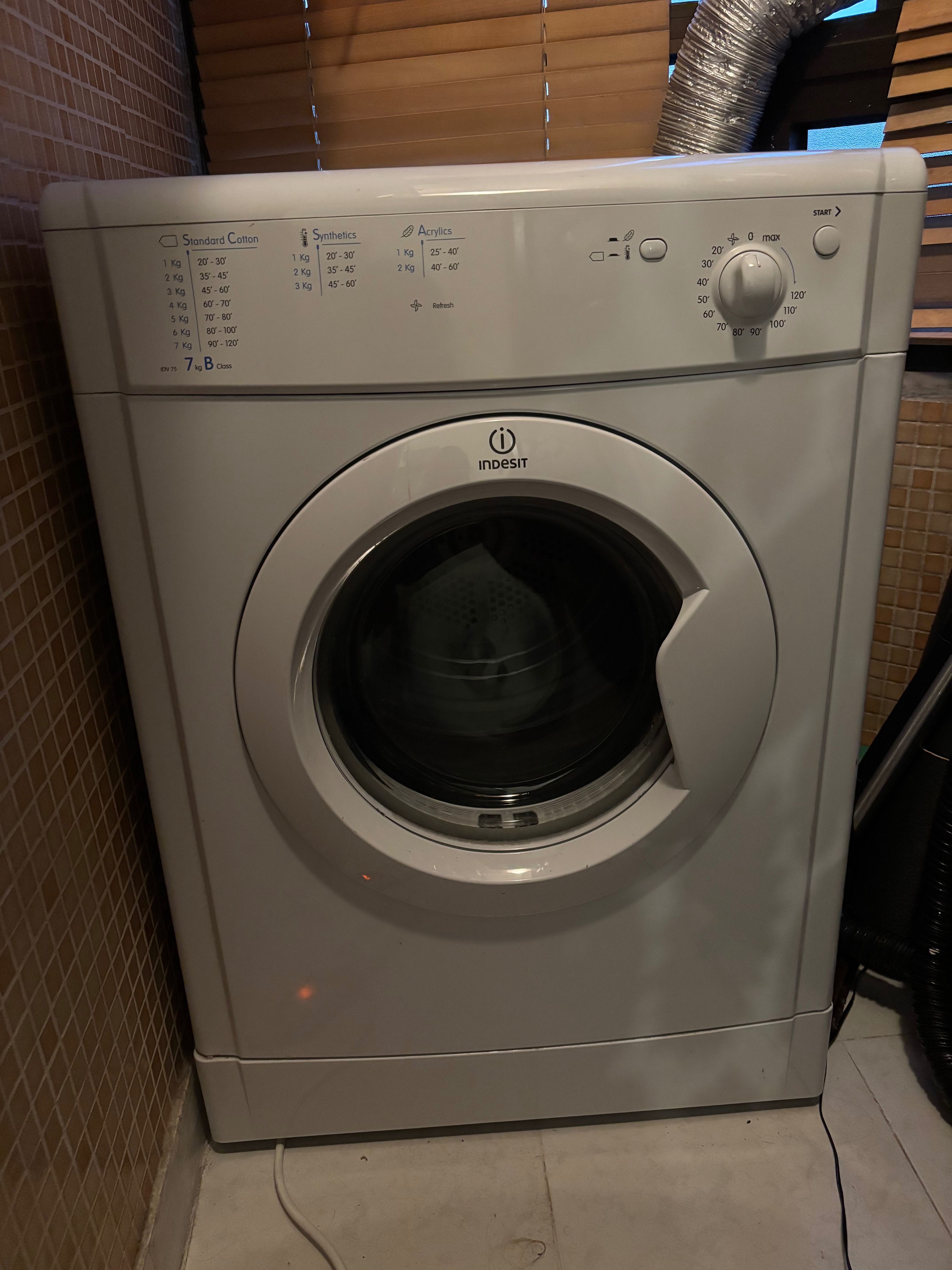 Máquina de secar roupa