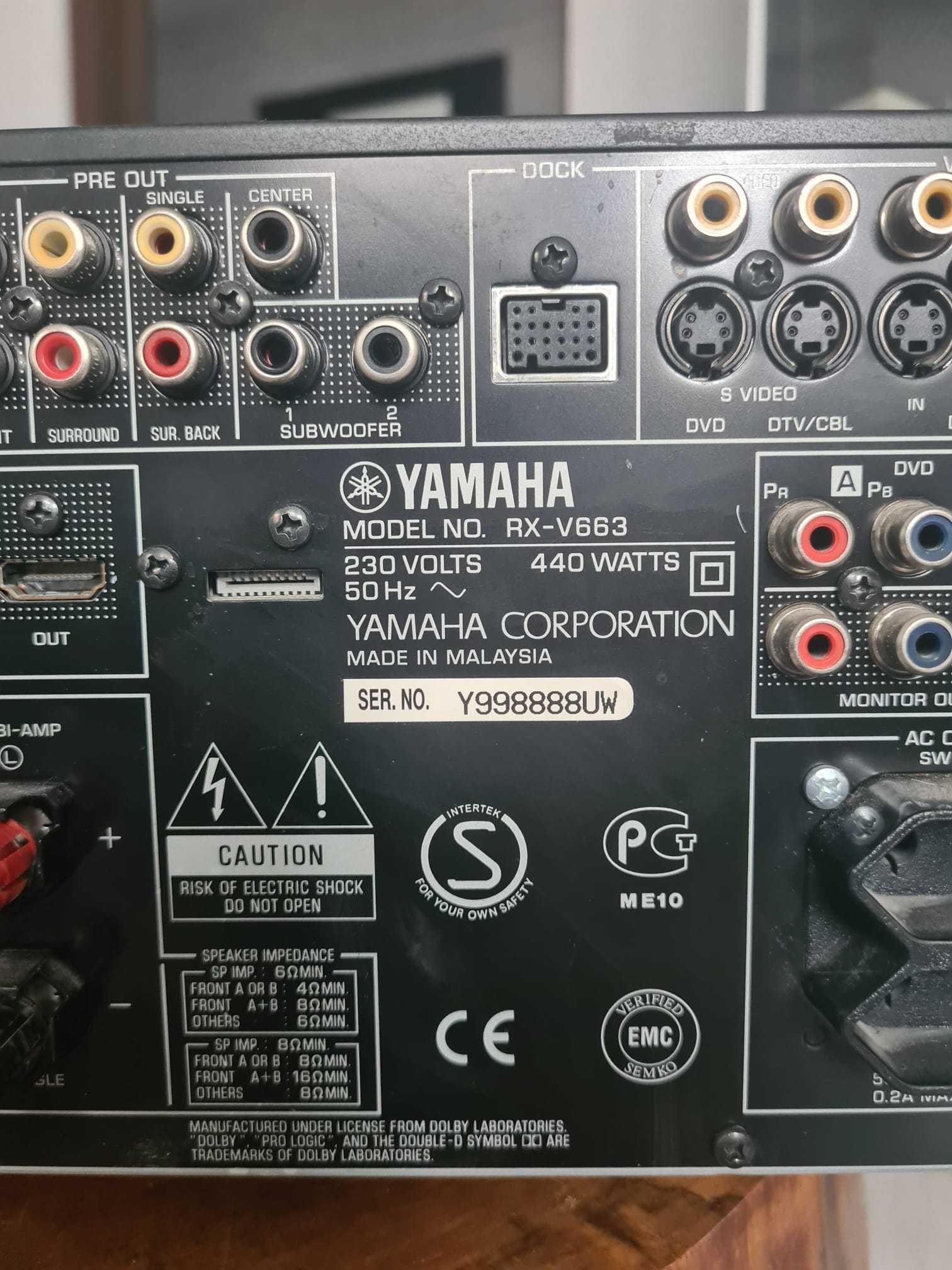 Yamaha RX-V663 amplituner