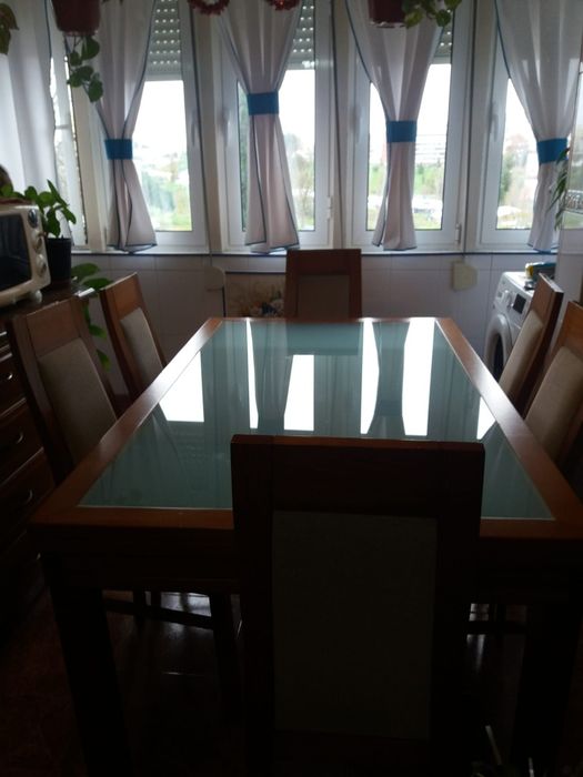 Conjunto mesa e 6 cadeiras