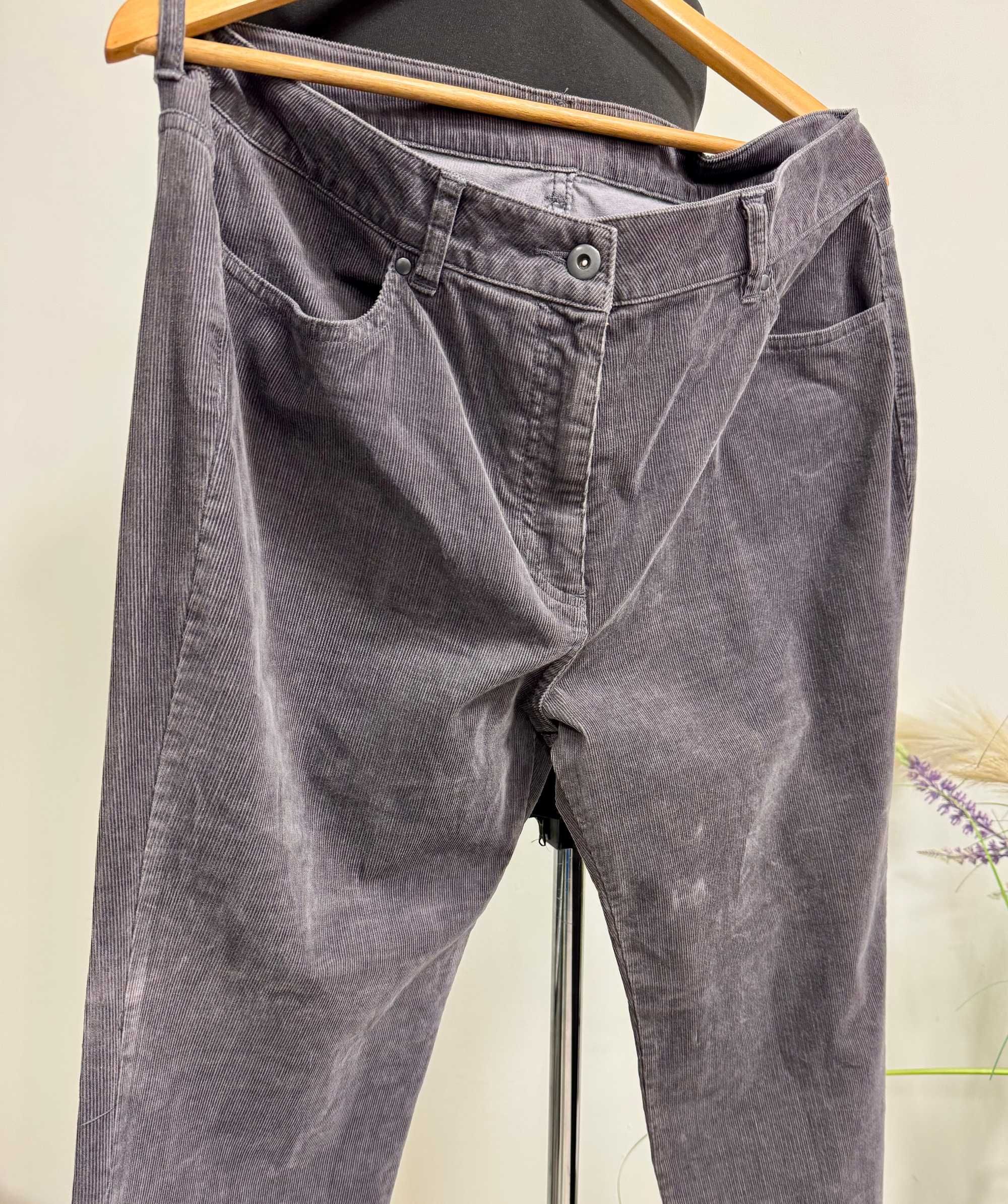 Nowe/ Powystawowe Spodnie Sztruksowe/ Marks & Spenser/ Chinos/