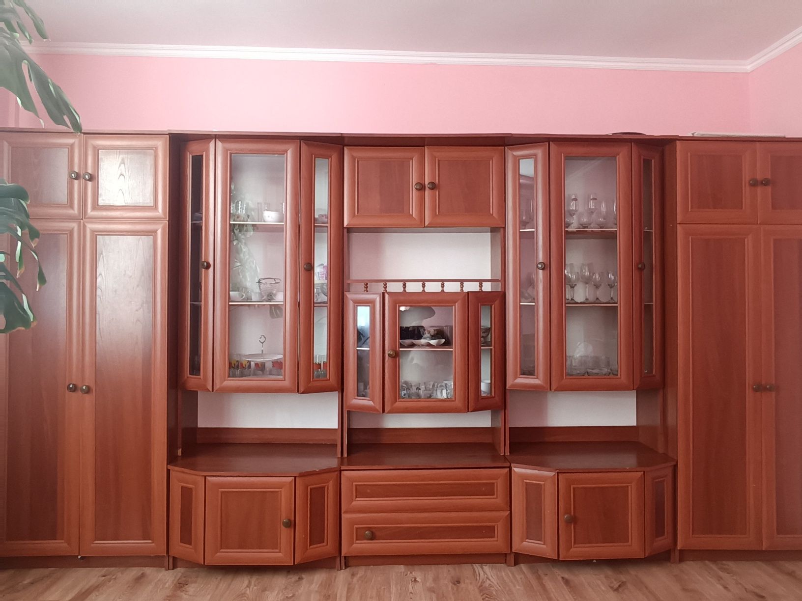 Меблева стінка для вітальні