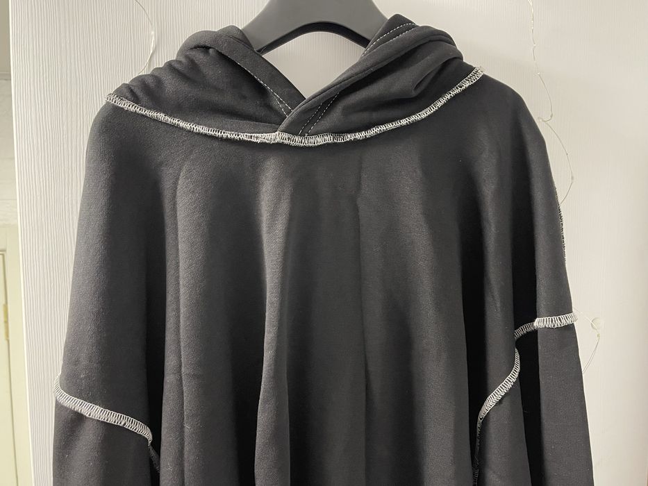 Худі з рваними краями