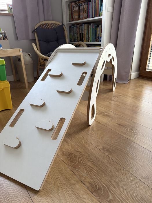 Bujak montessori ze zjeżdzalnią i ścianką wspinaczkową dla dzieci