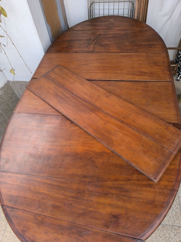 Mesa antiga extensível