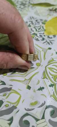 Продам золотое кольцо 585 пробы вес 5 грамм
