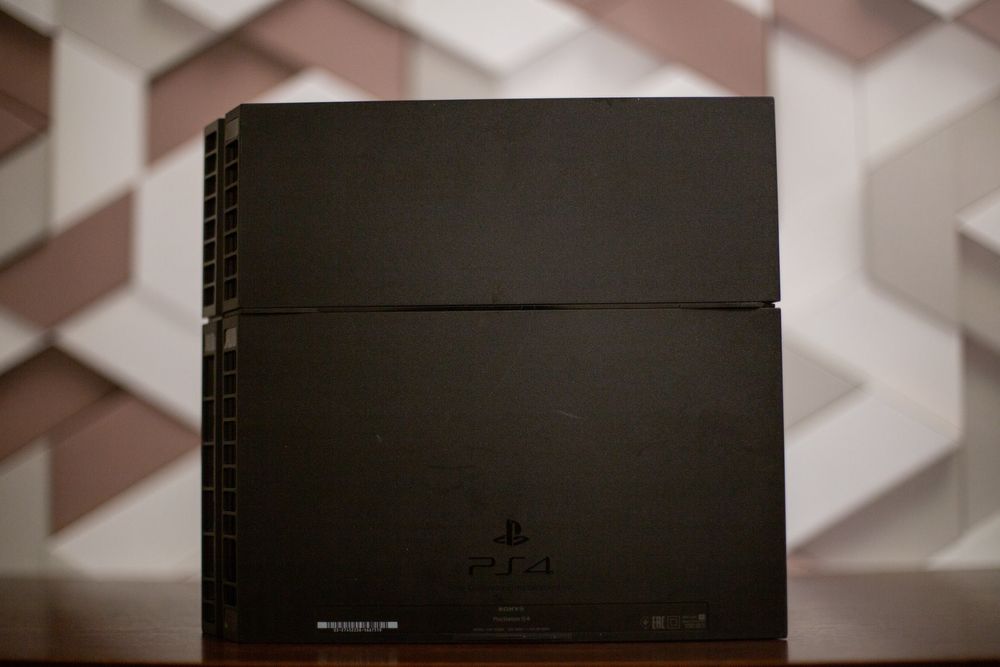 Sony Playstation 4 Fat 1Tb (с джойстиком) Диски! Гарантия! Обмен!