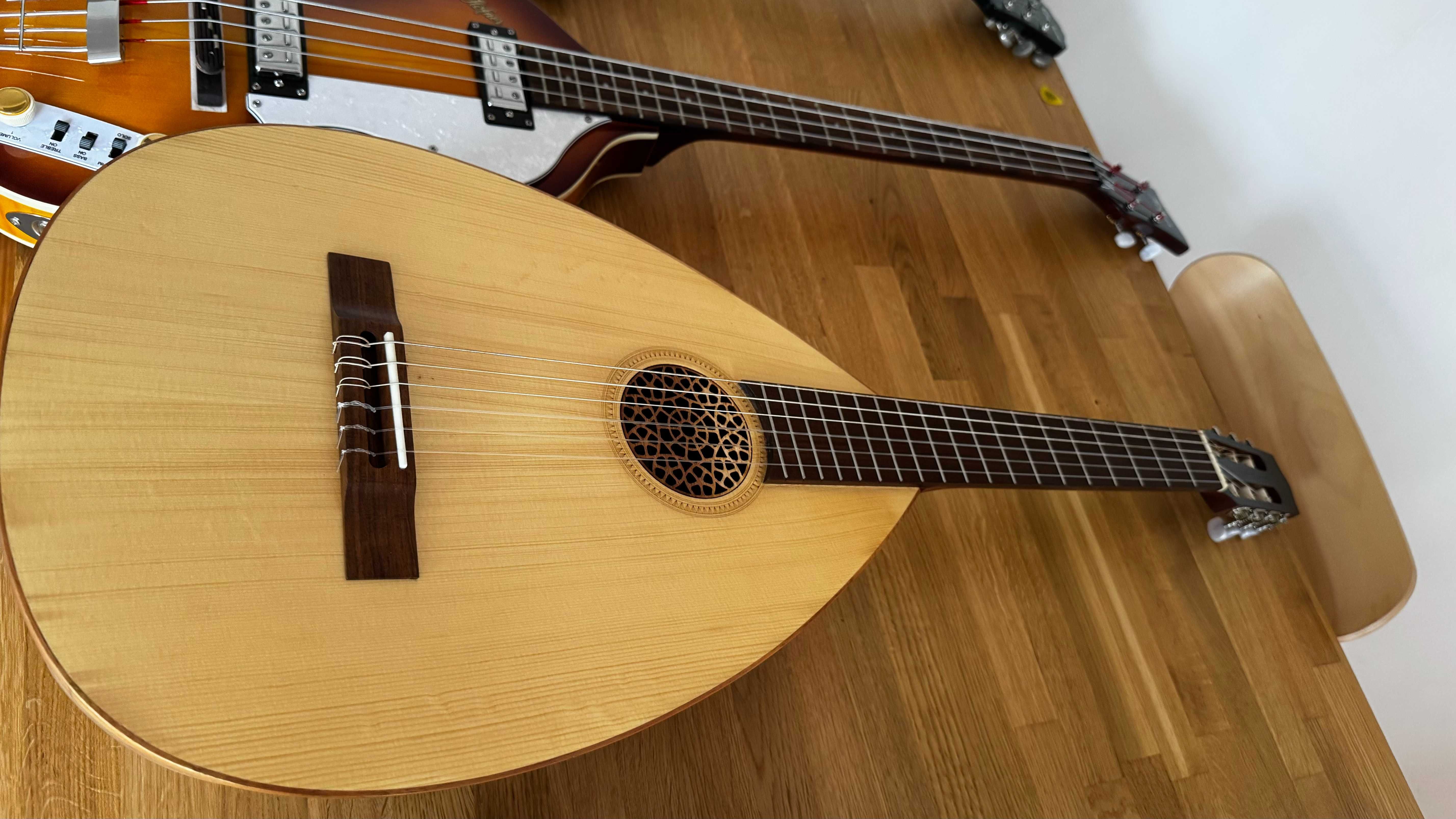 Lute guitar semi novo com case