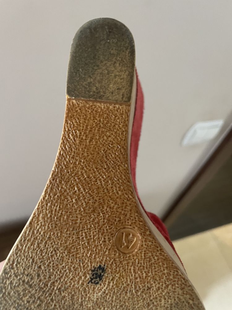Buty klapki Versace 19V69 rozmiar 41 na koturnie z czerwonego zamszu
