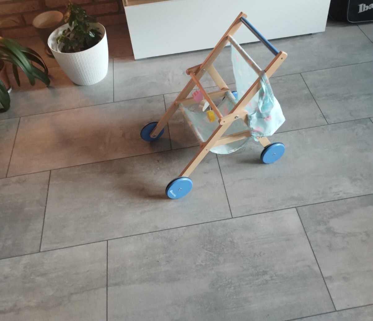 Drewniany wózek dla lalek