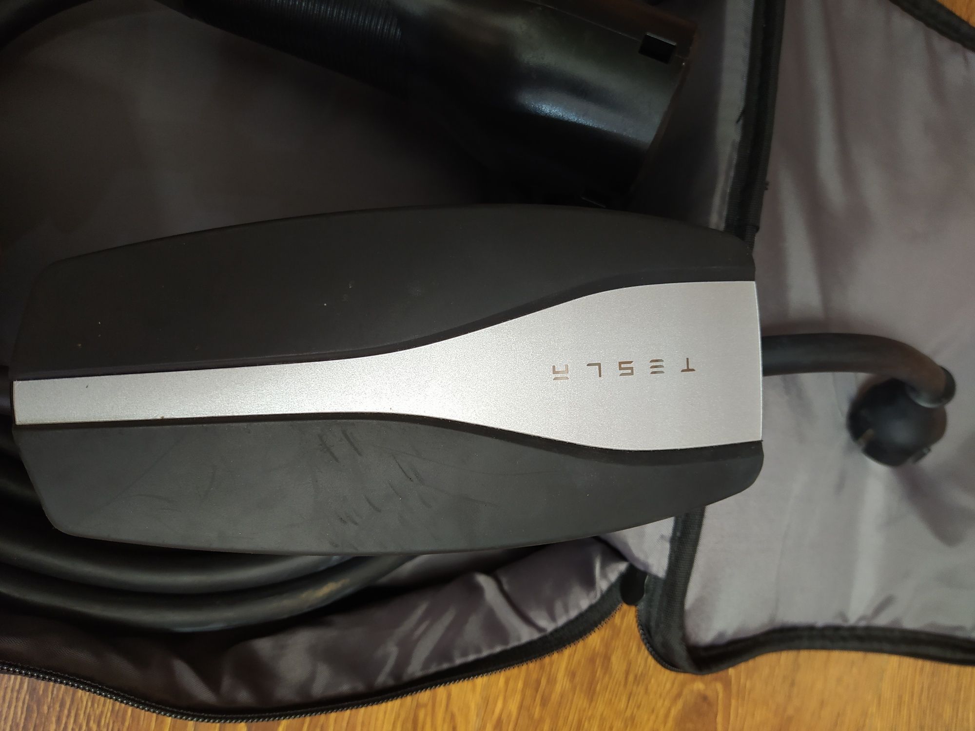 Зарядний пристрій для електромобіля Tesla Mobile Connector,32A, Type2,