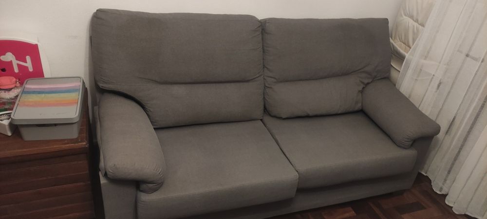 Sofá cinzento 2 lugares