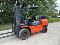 Wózek Widłowy  TOYOTA 02-7FG45 2002r. Gaz