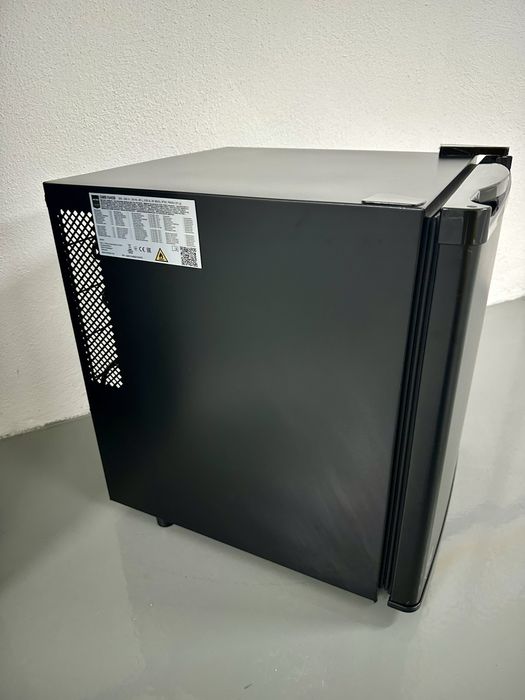 Mini bar/frigorifico silencioso preto Makro