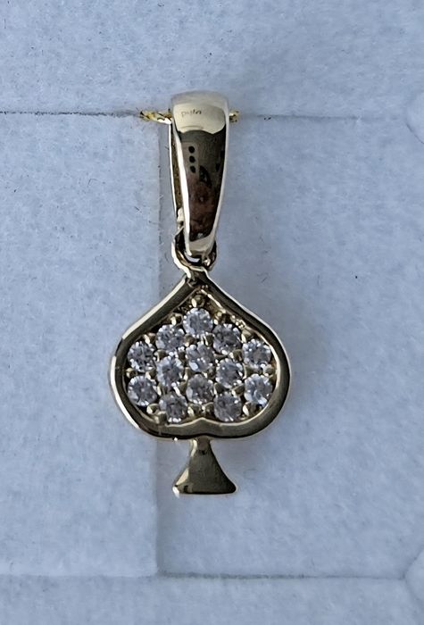 Złoty wisiorek zawieszka Briju PIK