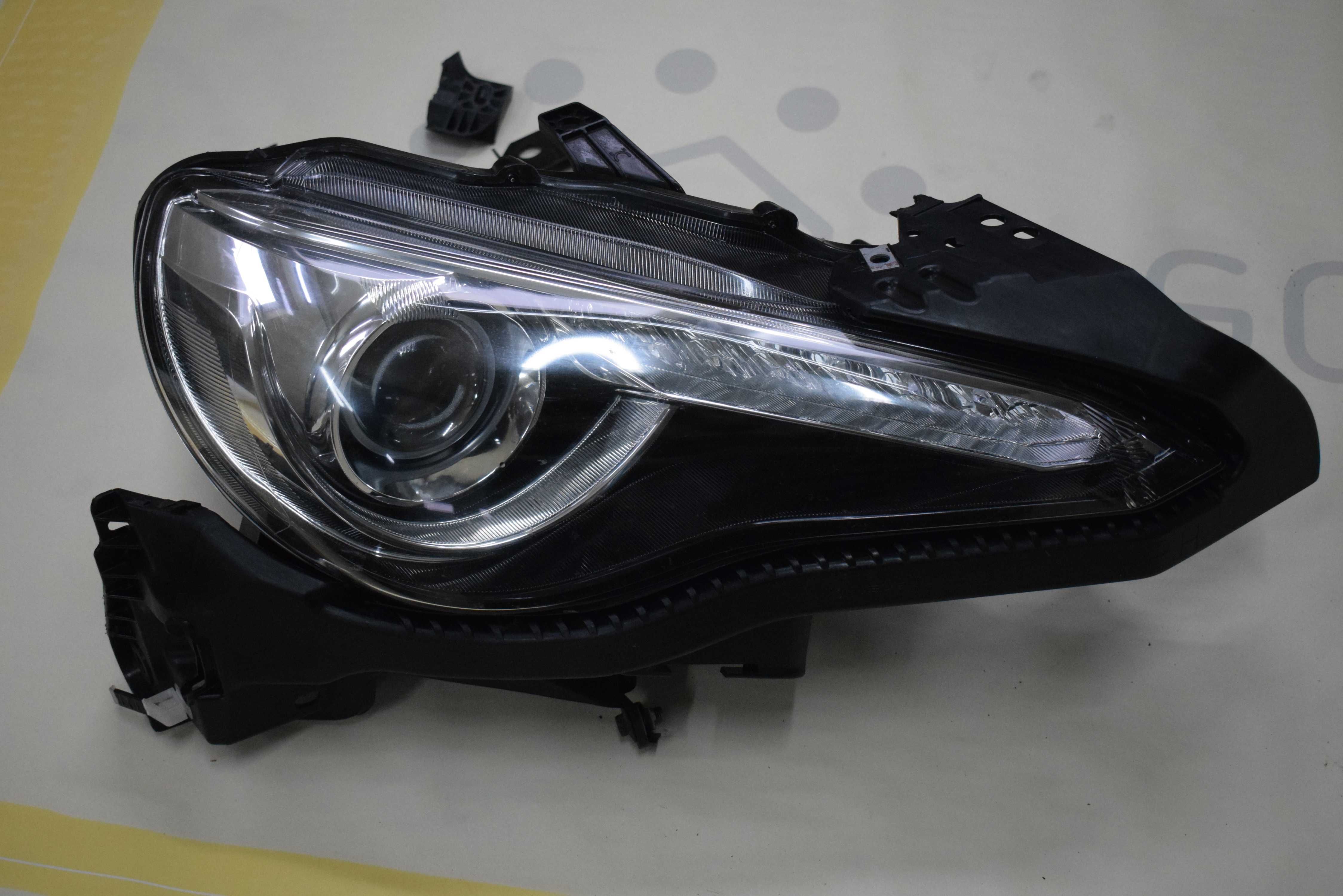 Lampa przód przednia prawa TOYOTA GT86 GT 86 XENON.europa