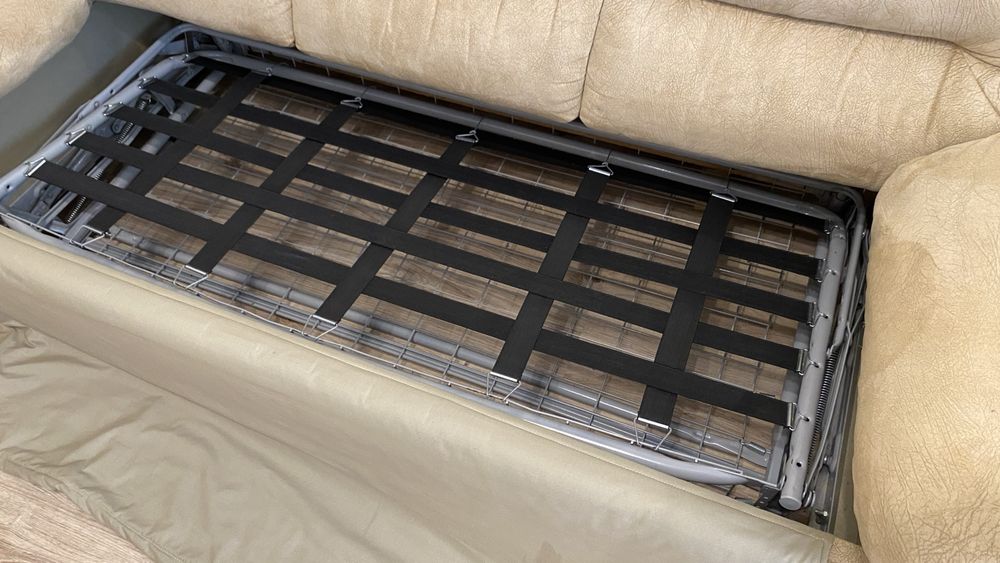 Диван в комплекте с креслом и матрасом