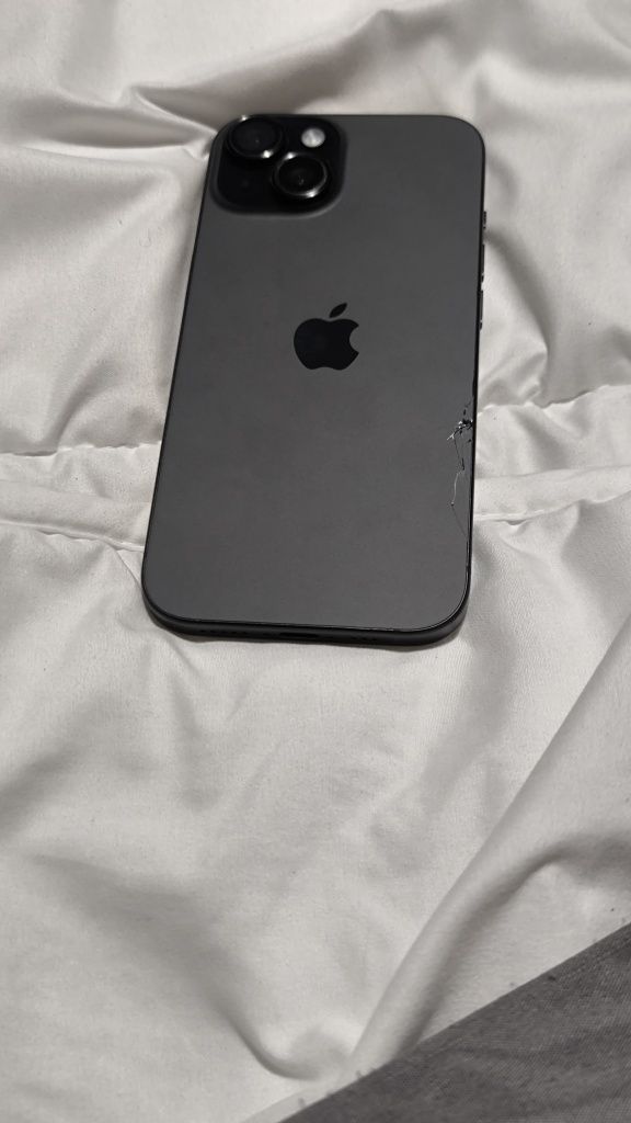 iPhone 15 preto en titânio