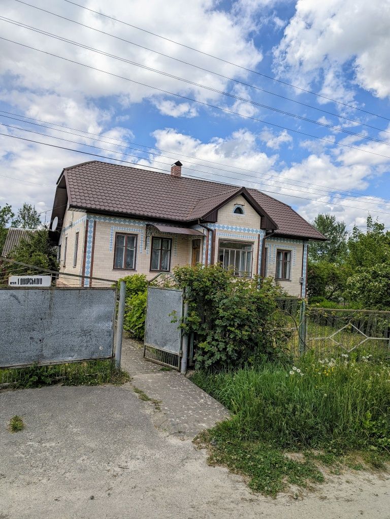 Продається 2 будинки на одному подвір'ї в мальовничому куточку смт Кор