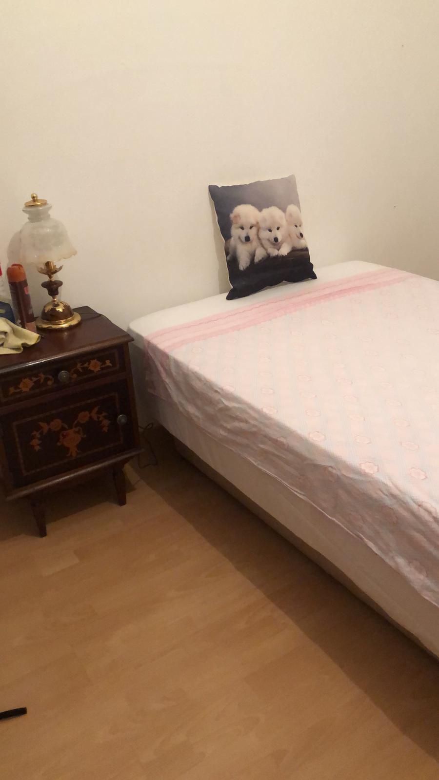 Alugo quarto de solteiro