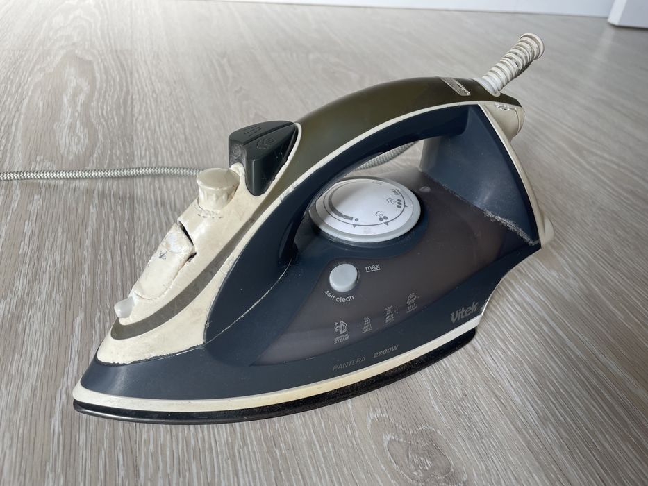 Утюг праска Vitek VT1241 2200W гладилка для білизни утюжек паравой