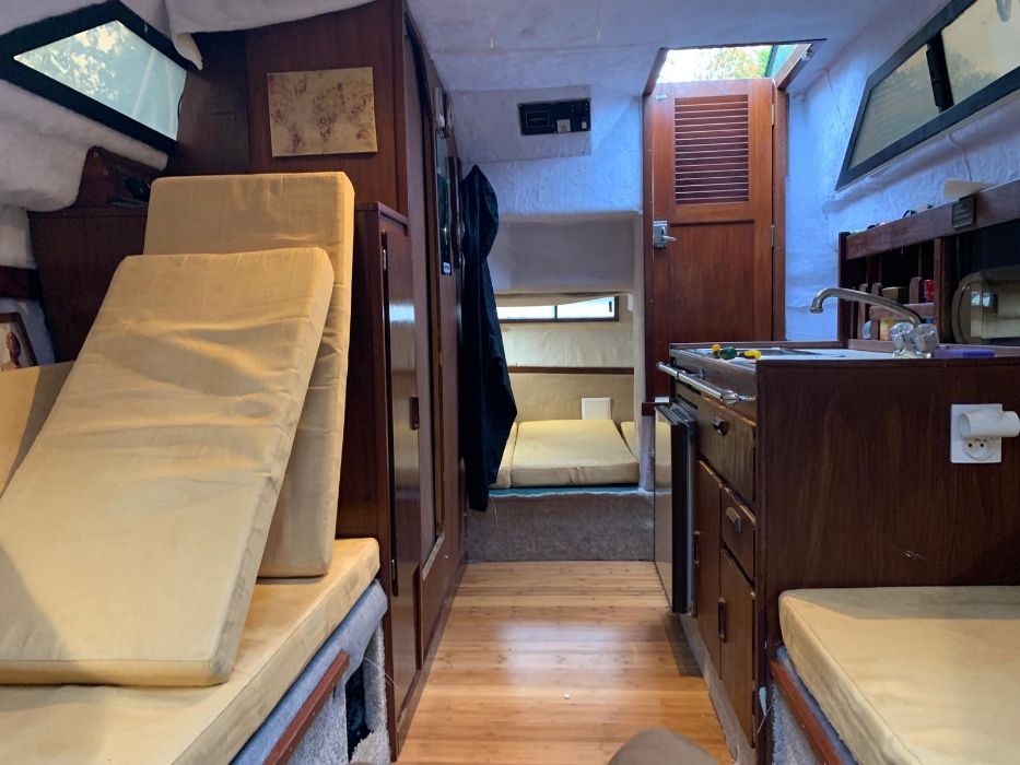 Jacht motorowy kabinowy / Łódź motorowa Glastron Aventure 266 165KM