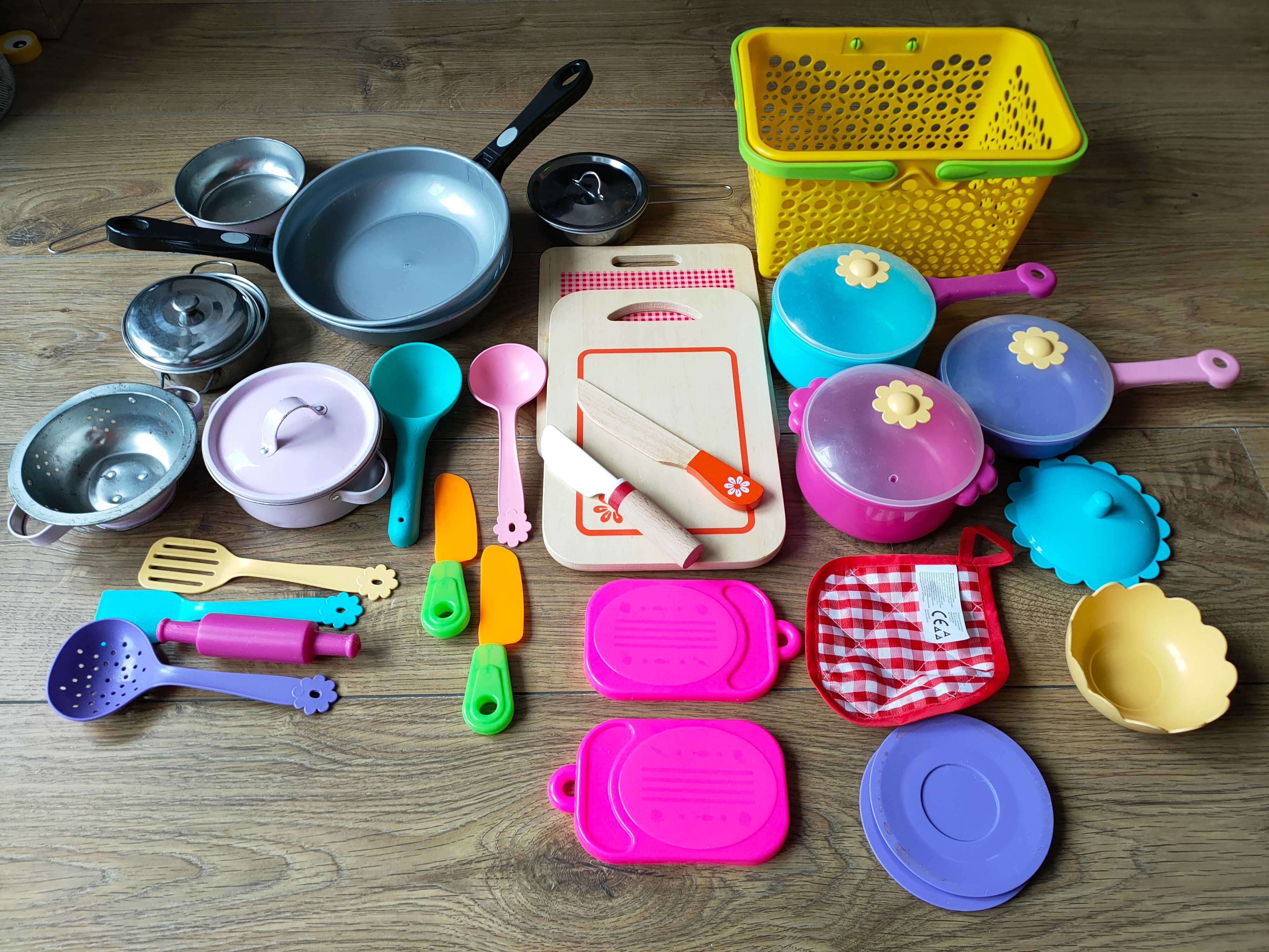 Kuchnia dla dzieci - wyposażenie, garnki, deski, przybory